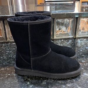 Kooberaba by UGG Classic Short Black Suede Boots Size 8